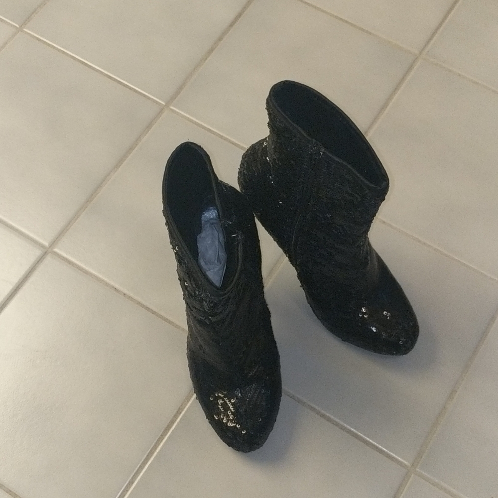 Black sequin healed booty size 6 with box
